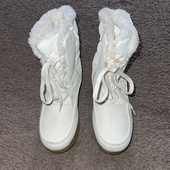 White Totes Daisy Boots with Side Zipper Size 6 - Picture 1 of 7